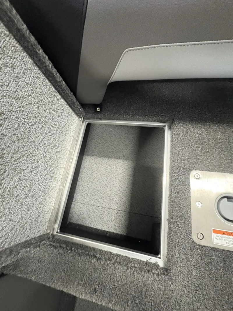 Slide: The Image of Crestliner 2250 Sportfish 2026 - 14