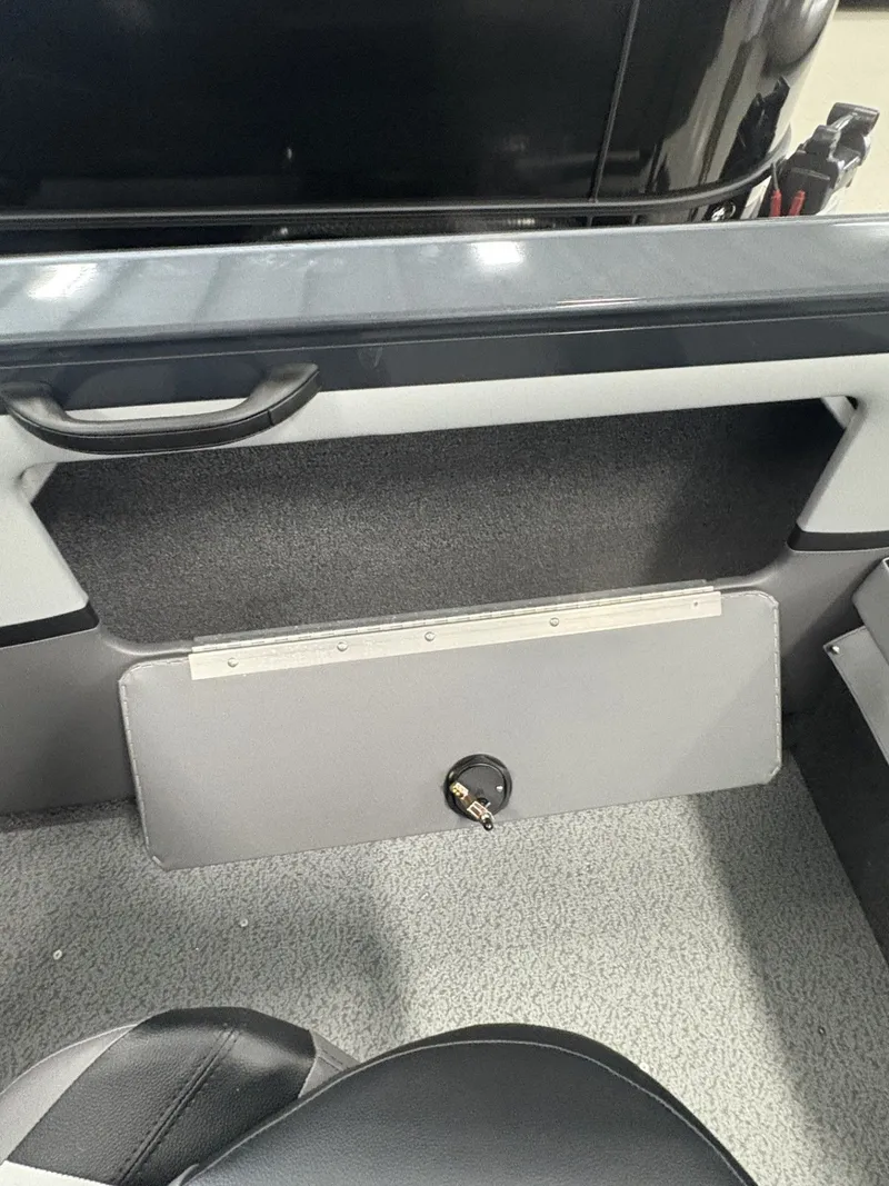 Slide: The Image of Crestliner 2250 Sportfish 2026 - 16