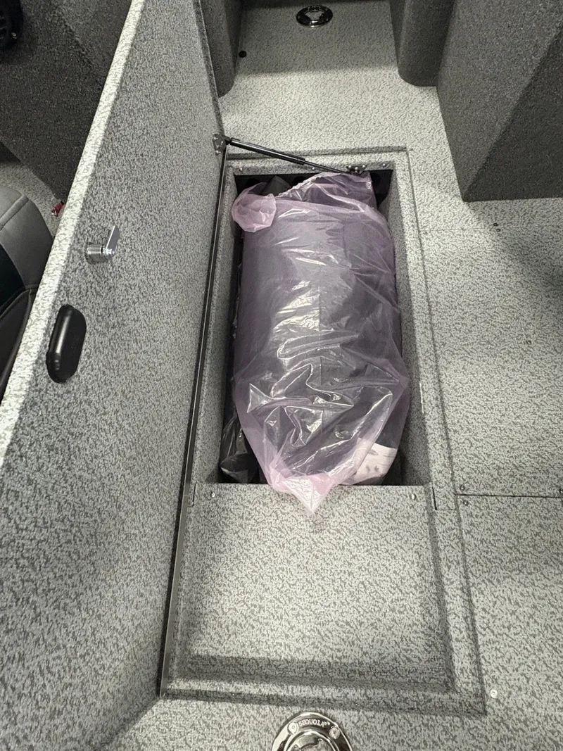 Slide: The Image of Crestliner 2250 Sportfish 2026 - 21