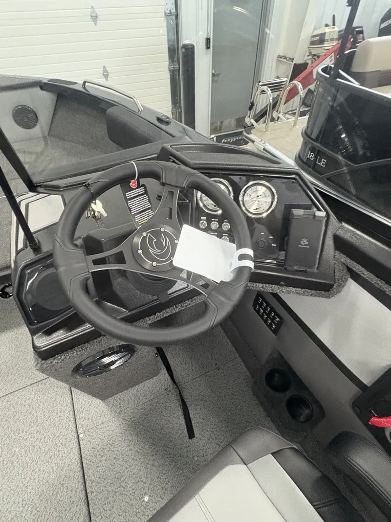 Slide: The Image of Crestliner 2250 Sportfish 2026 - 22