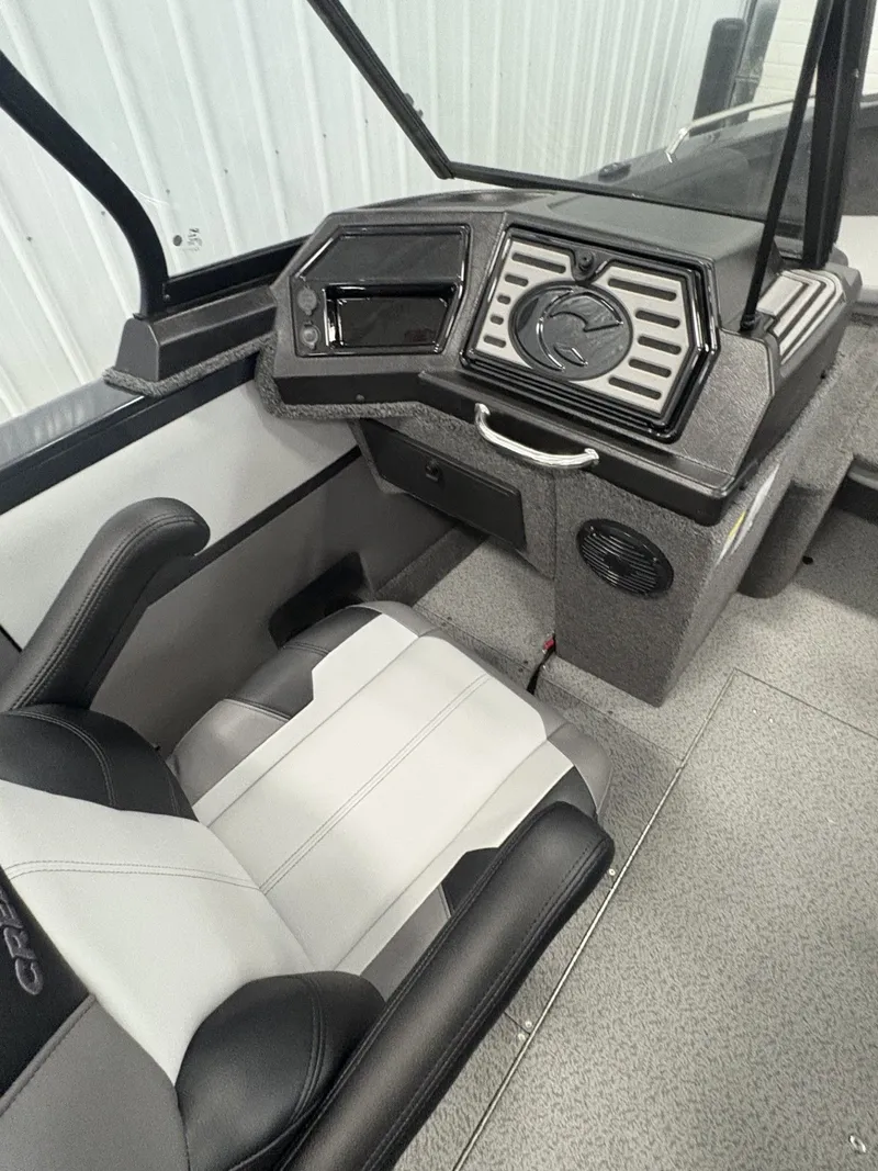 Slide: The Image of Crestliner 2250 Sportfish 2026 - 24