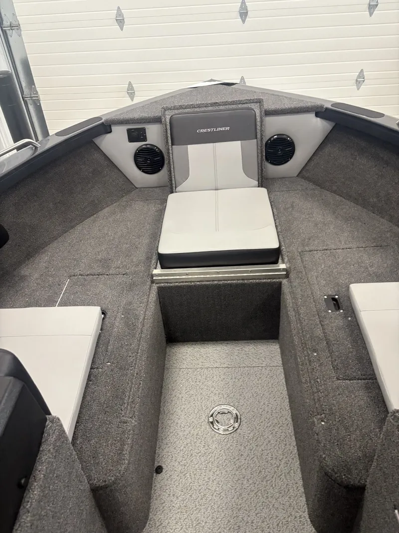 Slide: The Image of Crestliner 2250 Sportfish 2026 - 26