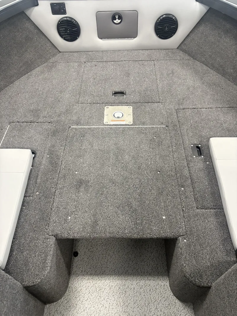 Slide: The Image of Crestliner 2250 Sportfish 2026 - 27