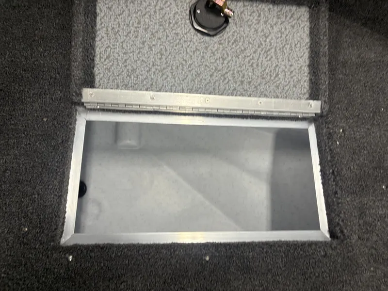 Slide: The Image of Crestliner 2250 Sportfish 2026 - 28