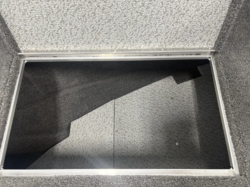 Slide: The Image of Crestliner 2250 Sportfish 2026 - 29