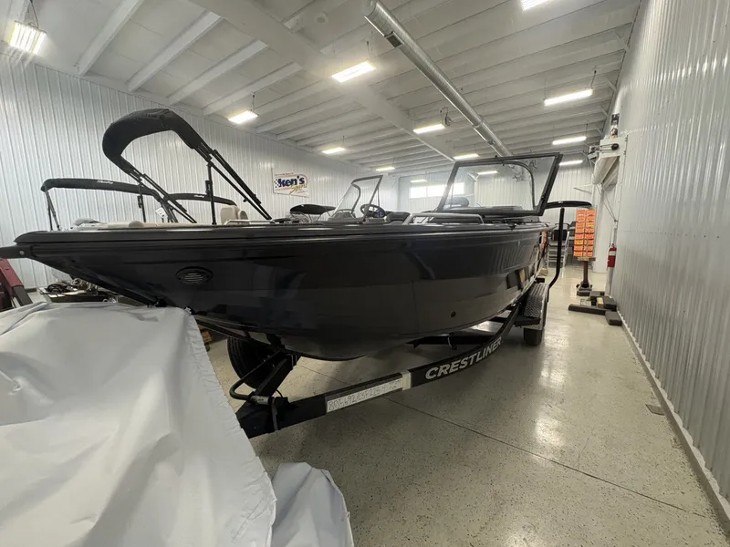 Slide: The Image of Crestliner 2250 Sportfish 2026 - 3