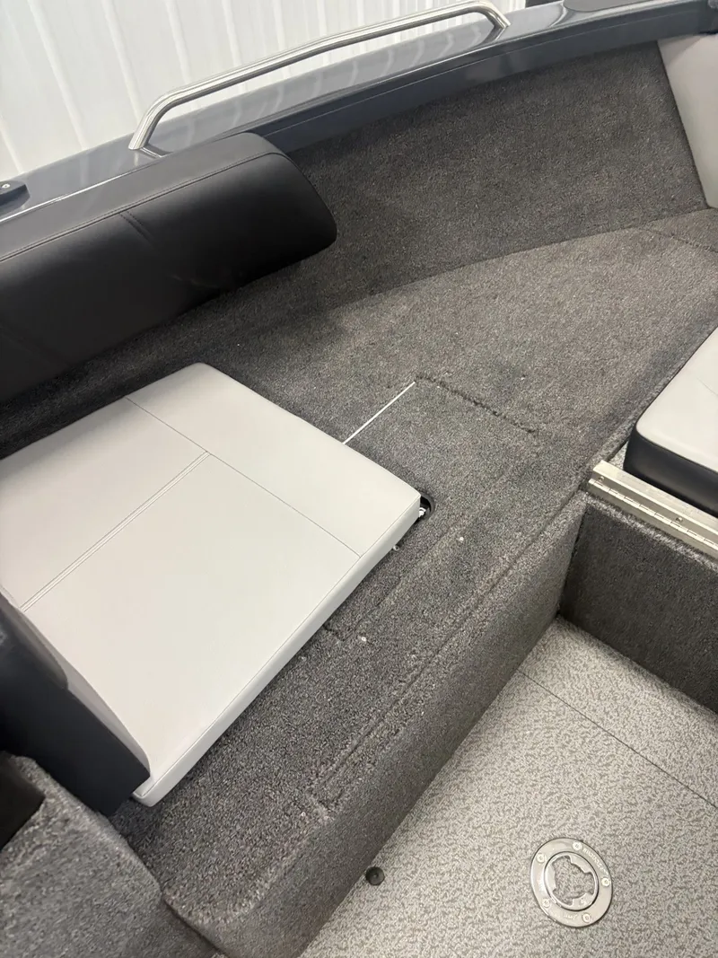 Slide: The Image of Crestliner 2250 Sportfish 2026 - 37