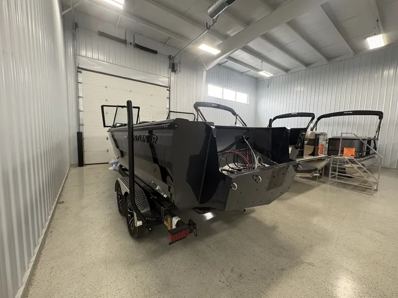 Slide: The Image of Crestliner 2250 Sportfish 2026 - 4