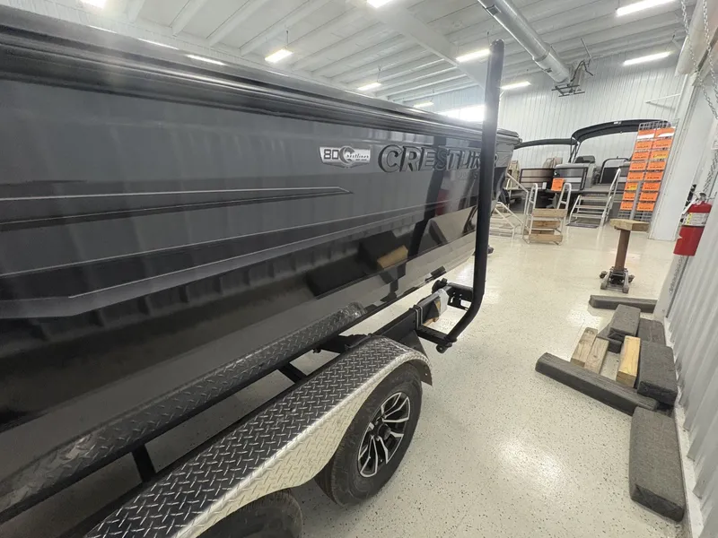 Slide: The Image of Crestliner 2250 Sportfish 2026 - 5