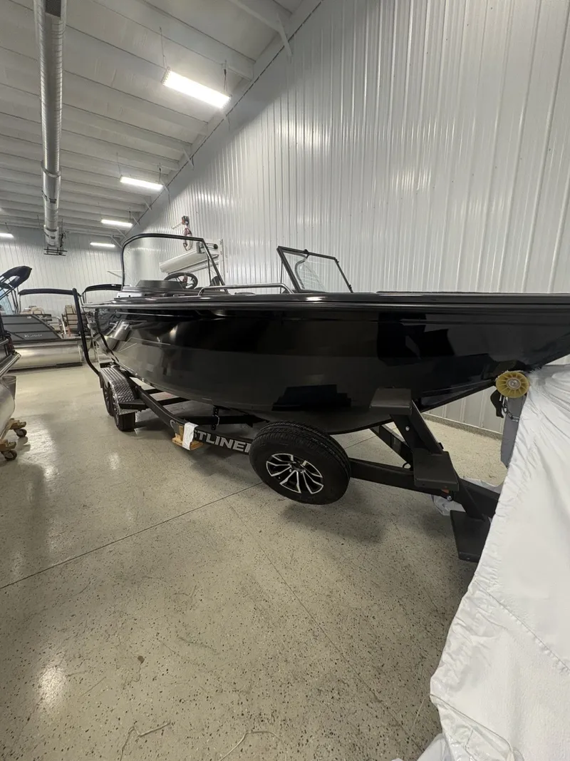 Slide: The Image of Crestliner 2250 Sportfish 2026 - 6