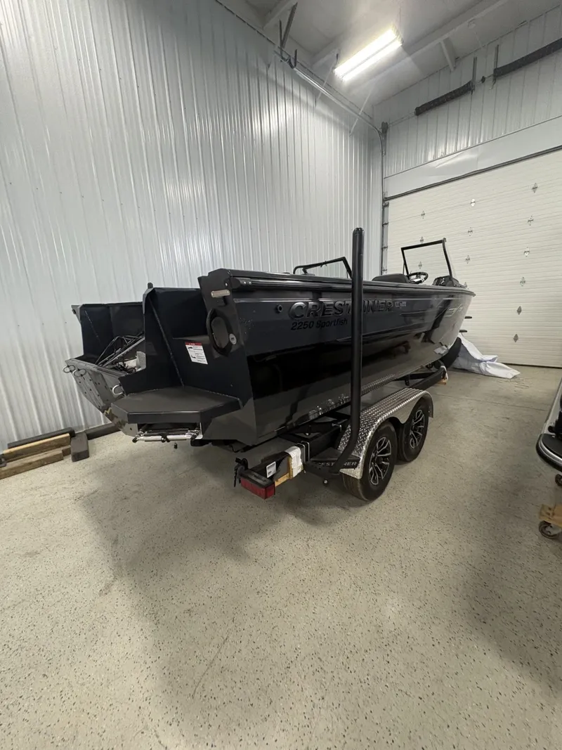 Slide: The Image of Crestliner 2250 Sportfish 2026 - 7