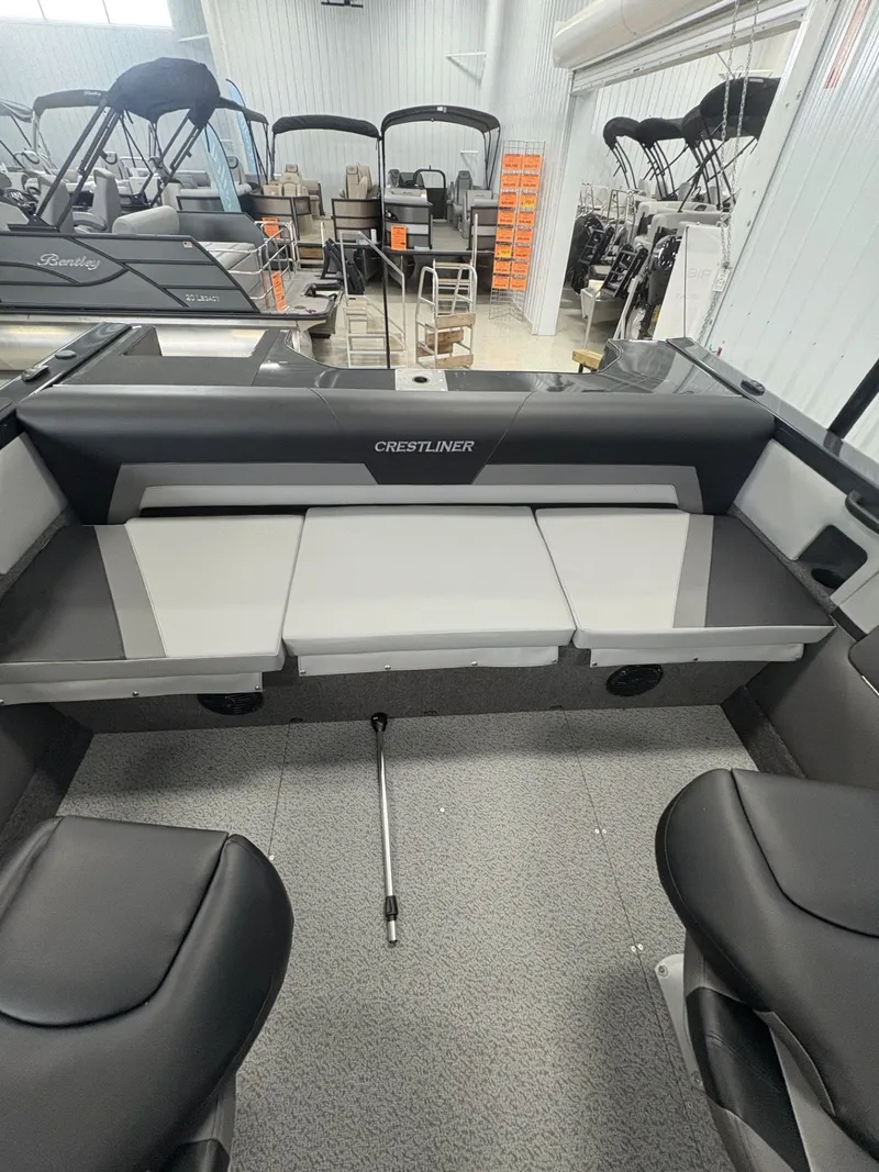 Slide: The Image of Crestliner 2250 Sportfish 2026 - 9