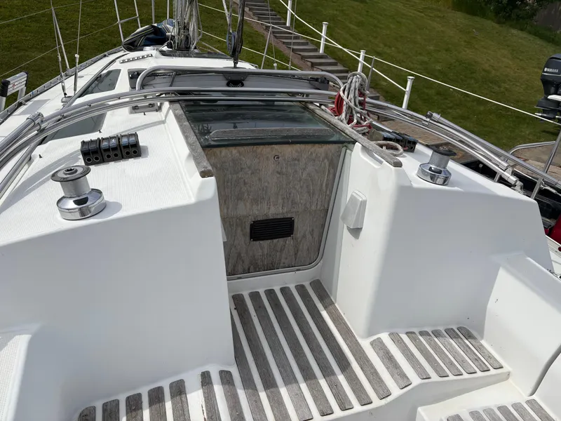 Slide: The Image of Cockpit of 1989 Beneteau 32s5 sailboat with winches and teak flooring. - 19
