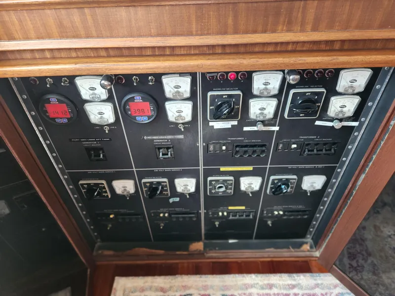 Slide: The Image of Hatteras 58 Long Range Cruiser 1979 - 58