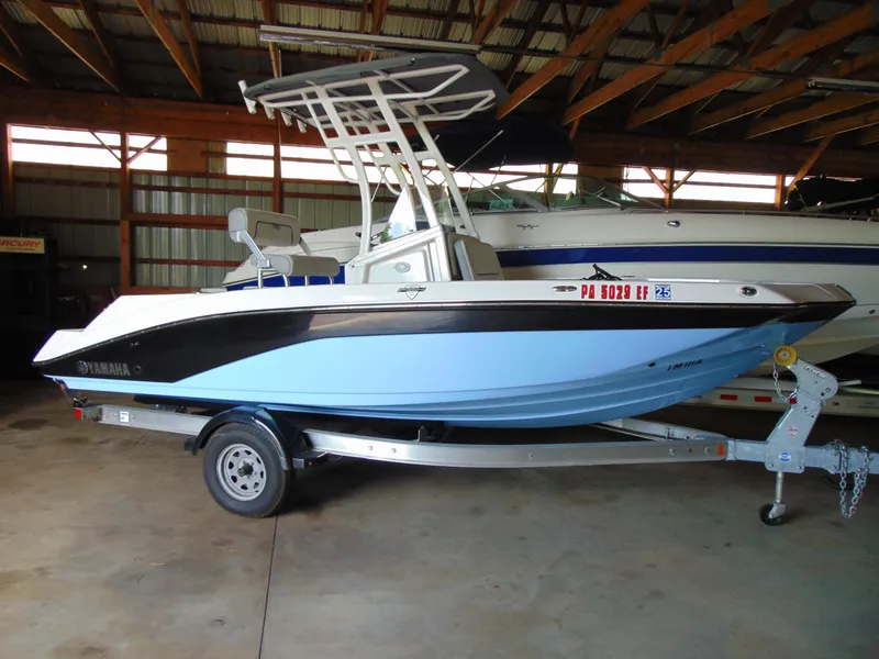 The Image of 2024 Yamaha Boats 190 FSH Sport in a storage facility. - 1