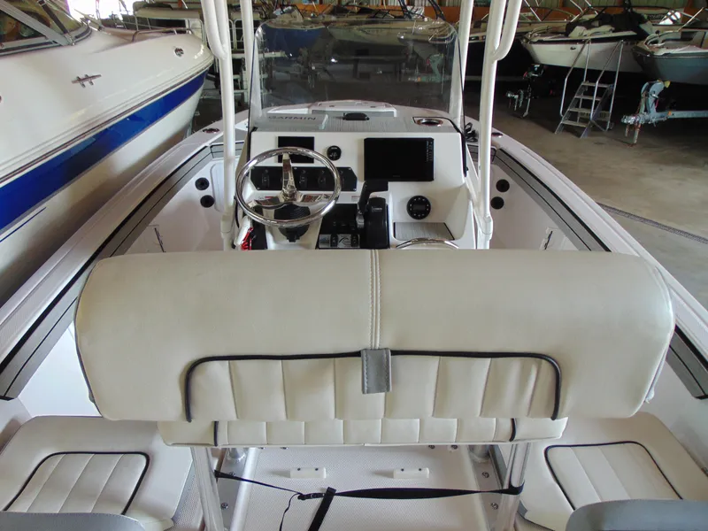 Slide: The Image of Interior view of 2024 Yamaha Boats 190 FSH Sport cockpit. - 4