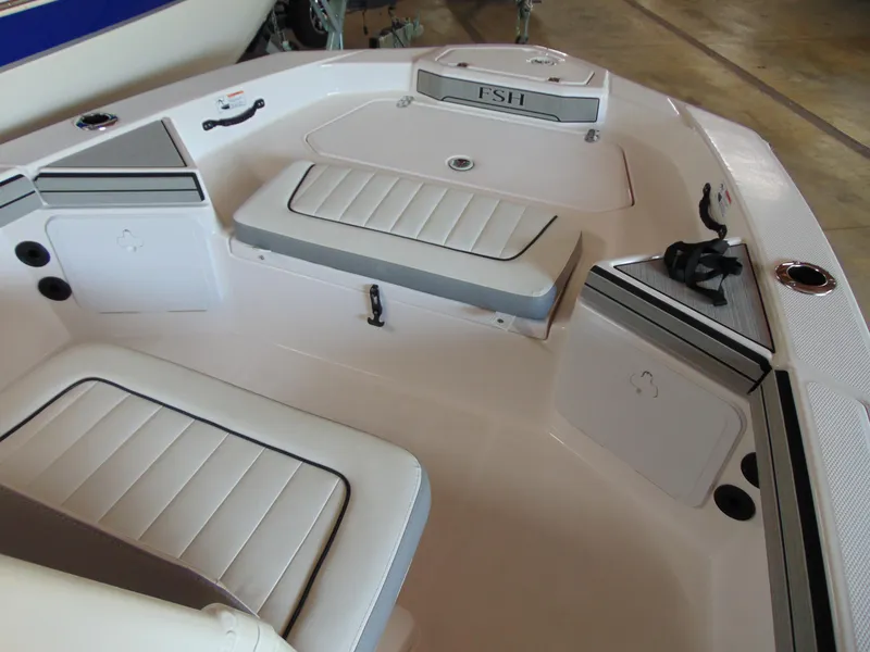 Slide: The Image of Interior of 2024 Yamaha Boats 190 FSH Sport with seating area. - 8