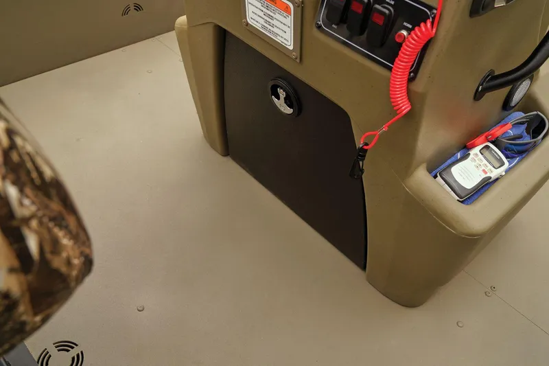 Slide: The Image of Tracker Grizzly 2072 CC Sportsman Kicker 2025 - 63