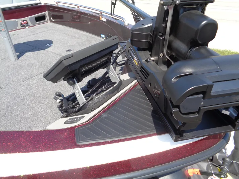 Slide: The Image of 2022 Ranger 621 FS PRO boat with Humminbird electronics and Minn Kota trolling motor. - 23