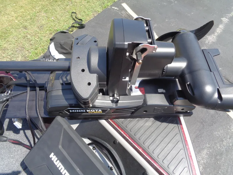 Slide: The Image of Minn Kota Ulterra motor on 2022 Ranger 621 FS PRO boat deck. - 8