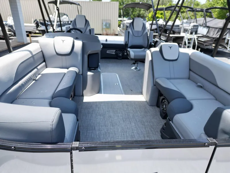 Slide: The Image of Tahoe LTZ VRB23T 2025 - 10