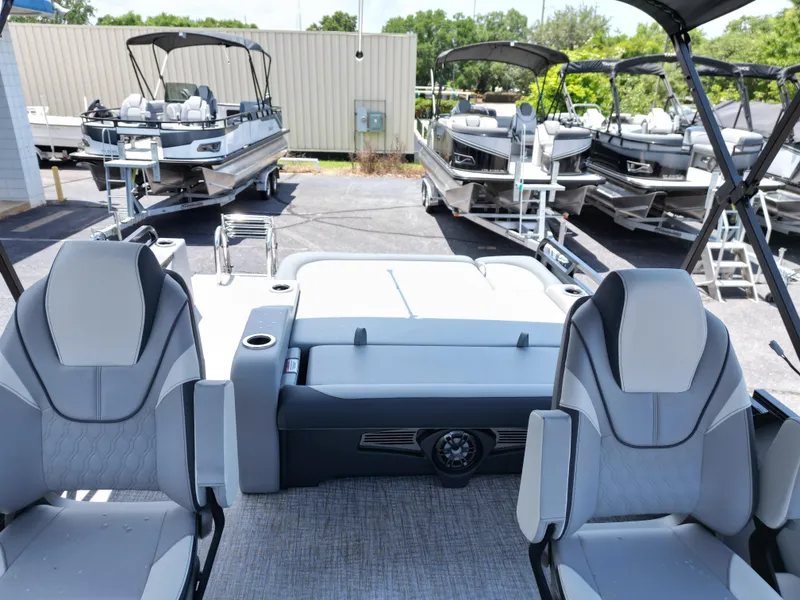 Slide: The Image of Tahoe LTZ VRB23T 2025 - 12