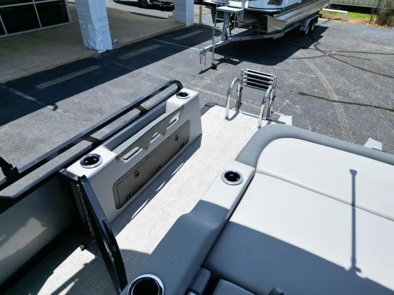 Slide: The Image of Tahoe LTZ VRB23T 2025 - 16