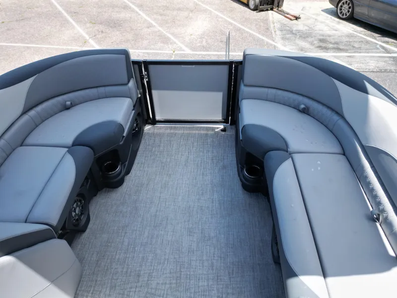 Slide: The Image of Tahoe LTZ VRB23T 2025 - 18