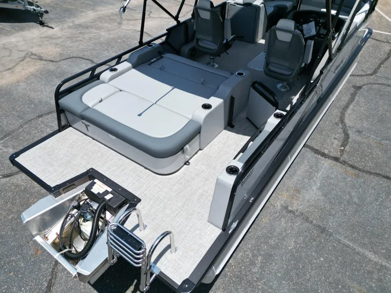 Slide: The Image of Tahoe LTZ VRB23T 2025 - 21