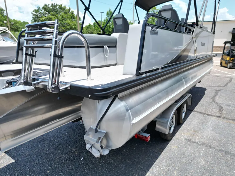 Slide: The Image of Tahoe LTZ VRB23T 2025 - 22