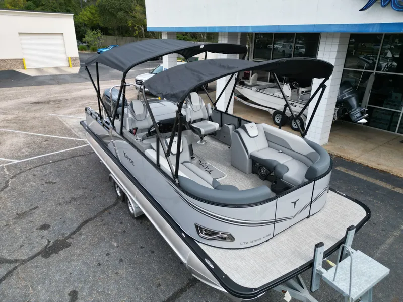 Slide: The Image of Tahoe LTZ VRB23T 2025 - 28