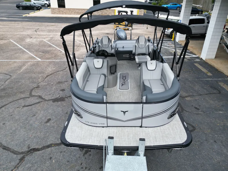 Slide: The Image of Tahoe LTZ VRB23T 2025 - 40