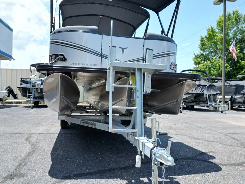 Slide: The Image of Tahoe LTZ VRB23T 2025 - 6