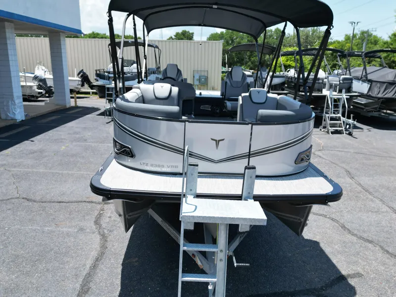 Slide: The Image of Tahoe LTZ VRB23T 2025 - 7