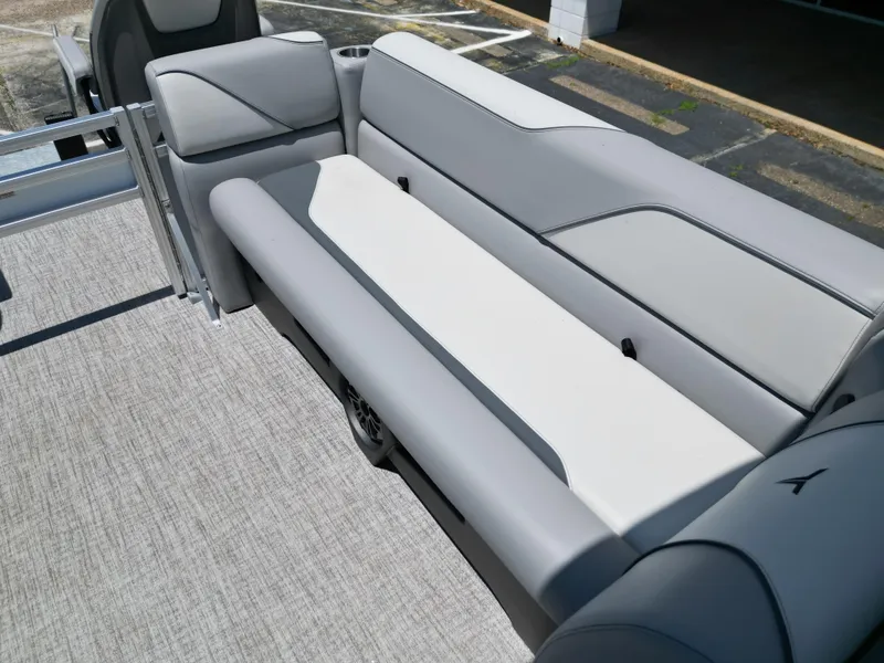 Slide: The Image of Tahoe SPT RF21T 2025 - 26