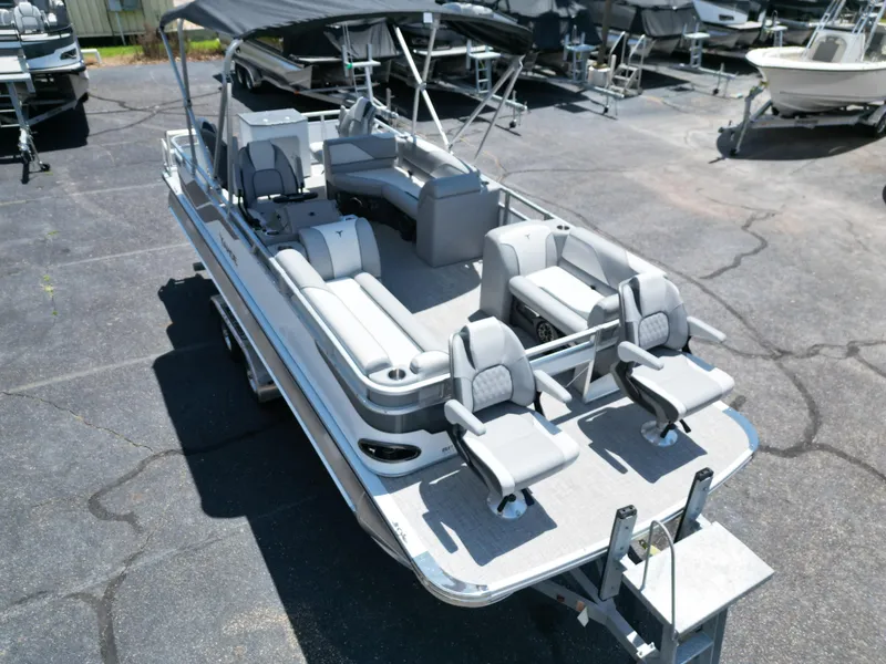 Slide: The Image of Tahoe SPT RF21T 2025 - 8