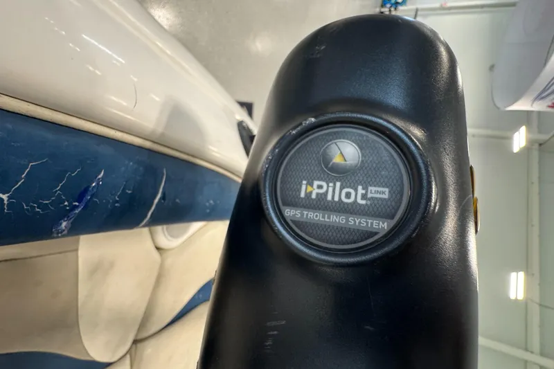 Slide: The Image of 2001 Glastron SX175 boat with iPilot Link GPS trolling system. - 19