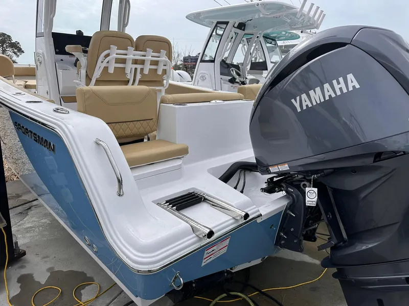 Slide: The Image of 2025 Sportsman Heritage 231 Center Console boat with Yamaha engine, featuring beige seating. - 41