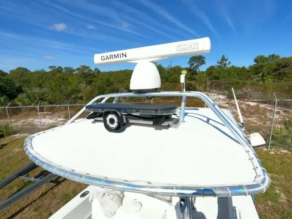 Slide: The Image of 1999 Contender 28 Sport boat with Garmin radar, clear sky background. - 4