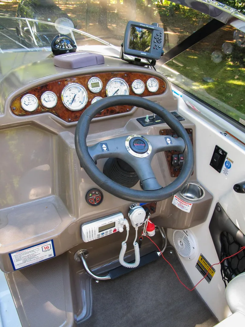 Slide: The Image of Regal 2565 Window Express 2006 - 35