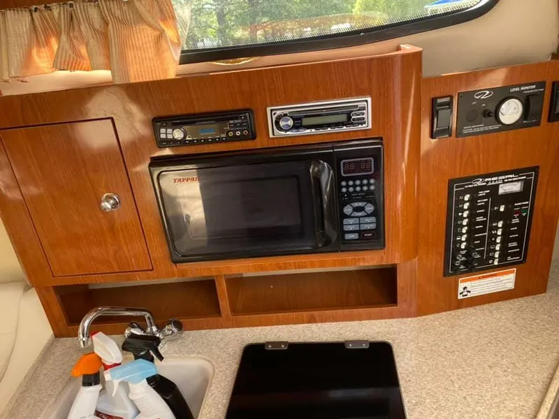 Slide: The Image of Regal 2565 Window Express 2006 - 42