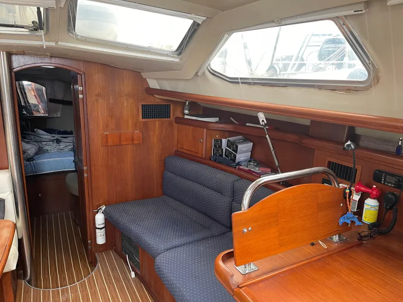 Slide: The Image of Hunter 44 Deck Salon 2004 - 54