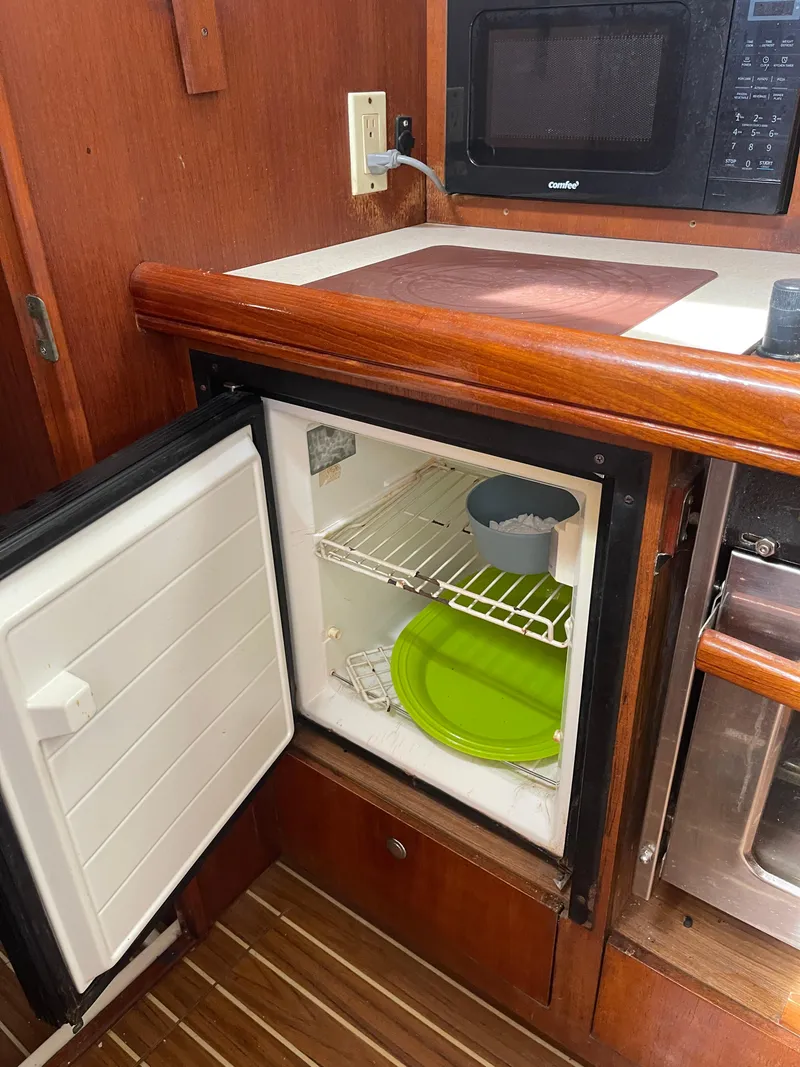 Slide: The Image of Hunter 44 Deck Salon 2004 - 55