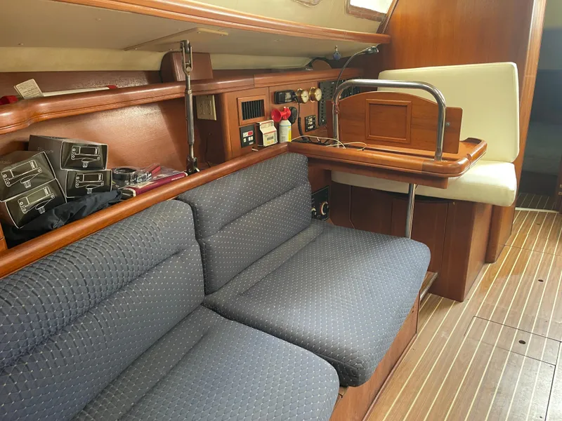 Slide: The Image of Hunter 44 Deck Salon 2004 - 56