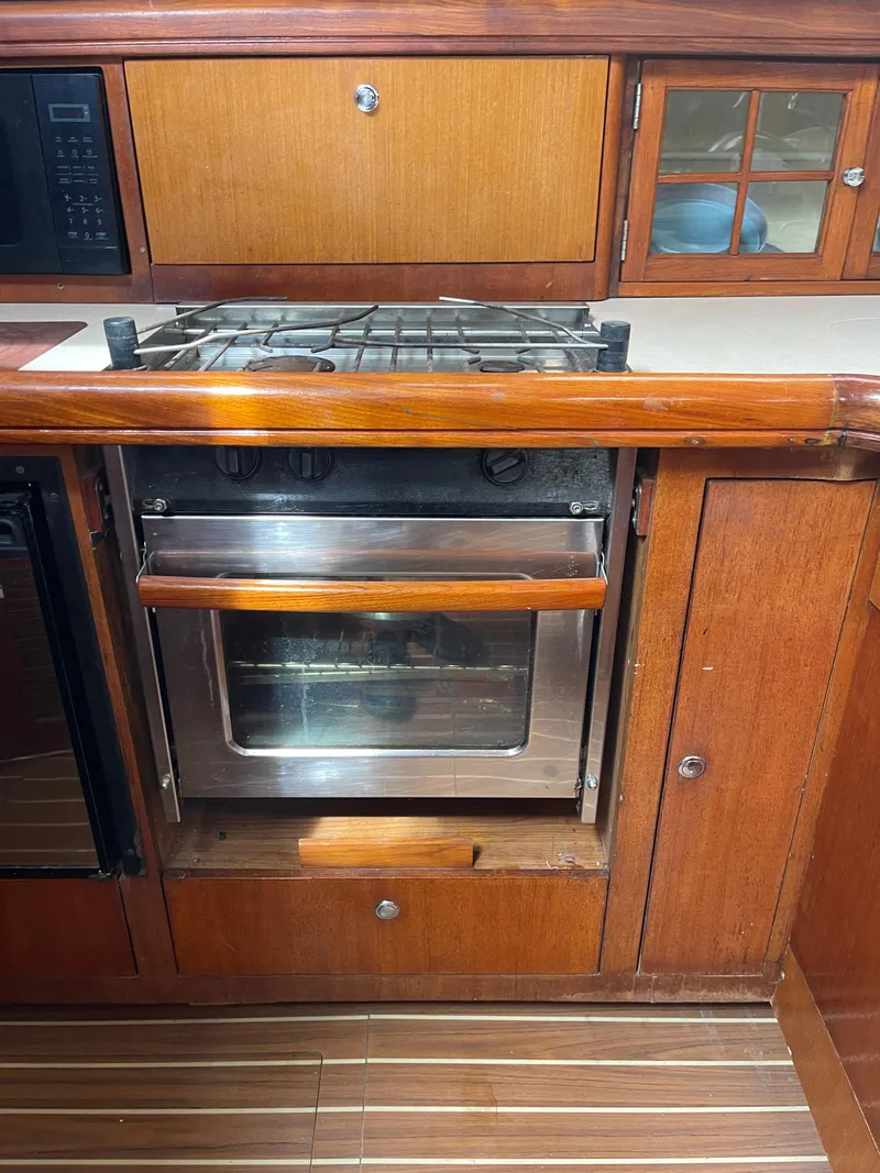 Slide: The Image of Hunter 44 Deck Salon 2004 - 57