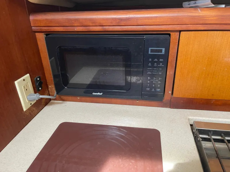 Slide: The Image of Hunter 44 Deck Salon 2004 - 59