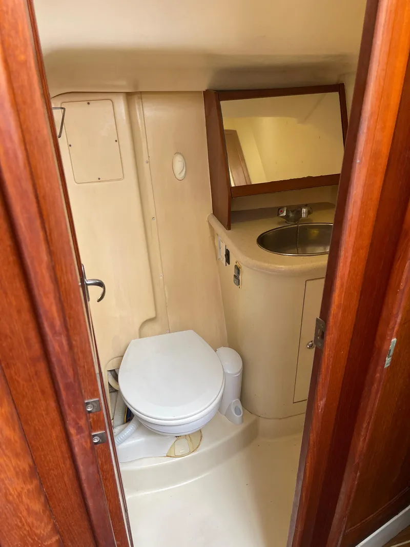 Slide: The Image of Hunter 44 Deck Salon 2004 - 60