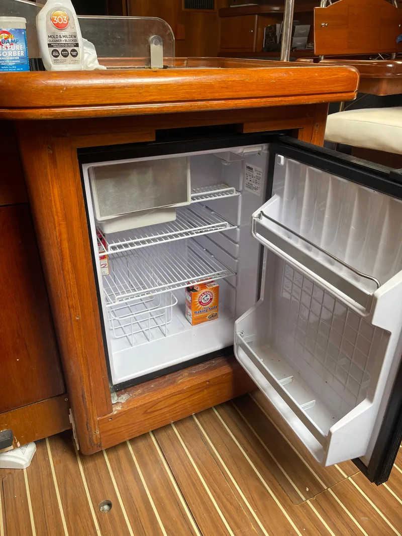 Slide: The Image of Hunter 44 Deck Salon 2004 - 61