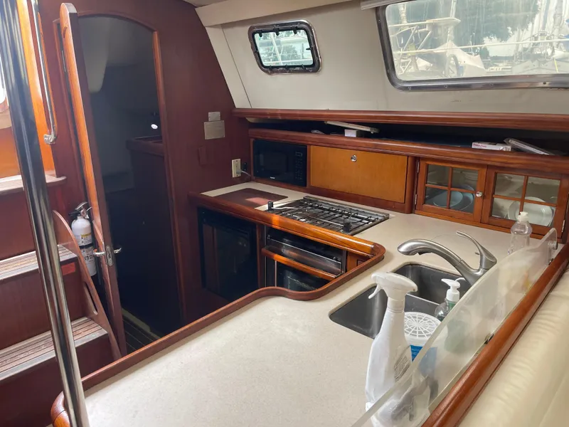 Slide: The Image of Hunter 44 Deck Salon 2004 - 63