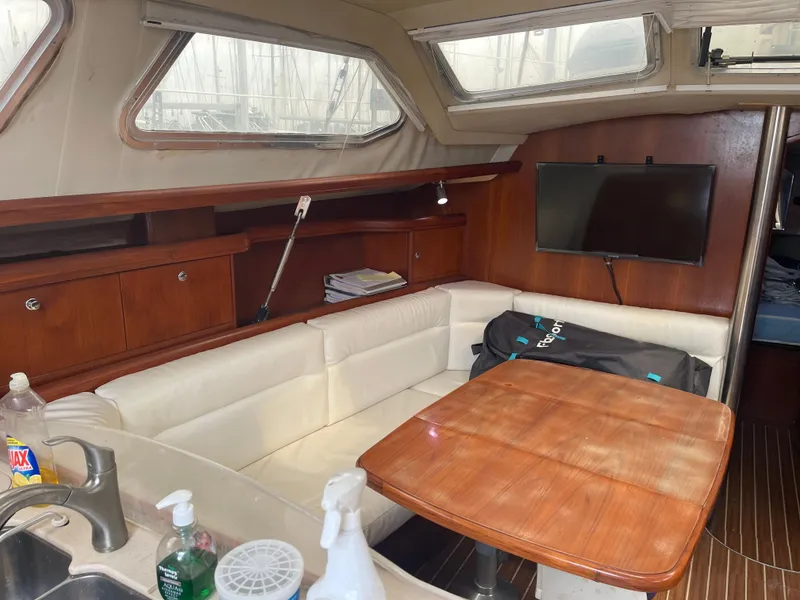 Slide: The Image of Hunter 44 Deck Salon 2004 - 67